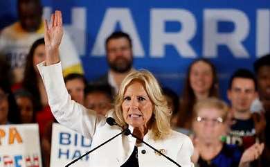 Jill Biden Rebukes Reporters: “Why Are You Screaming at Me?”