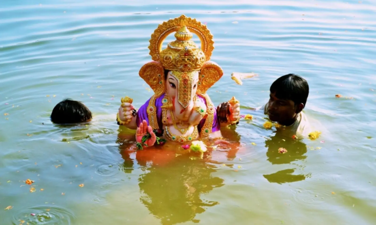 Bombay High Court Orders Maharashtra to Ban Plaster of Paris Ganesh Idols for Cleaner Ganpati Visarjan