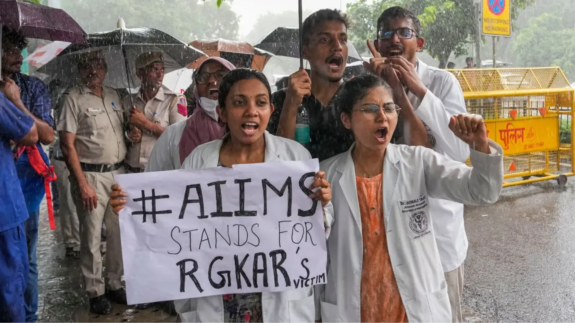 AIIMS Delhi Doctors Protest For Kolkata Case