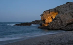 Extraordinary Dinosaur Footprints Found by 10-Year-Old on Welsh Shore