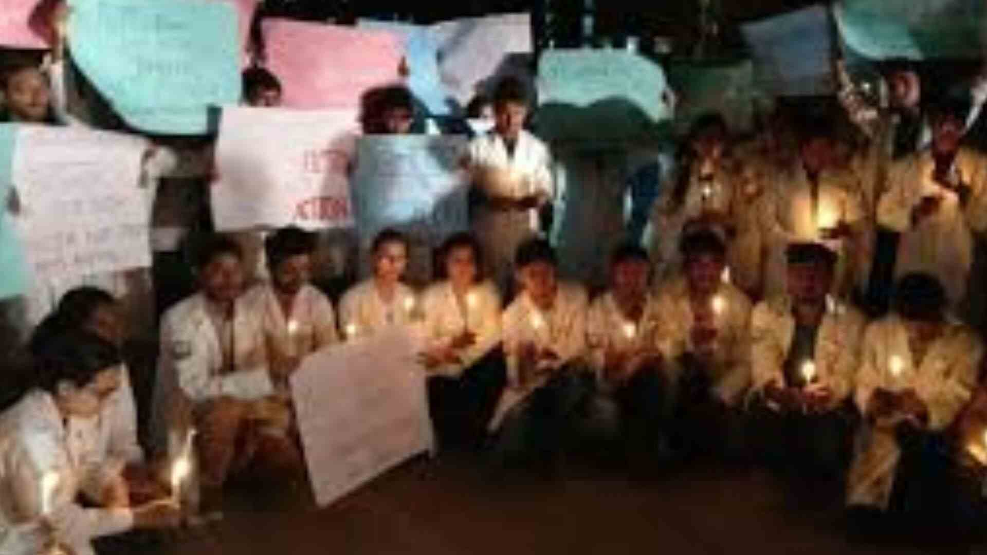 AIIMS Bhopal Doctors Protest Kolkata PGT Death With Candlelight March