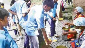 Aligarh: Students Forced To Make ‘Rotis’ At School, Principle Held