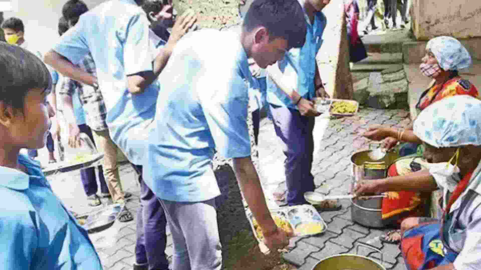 Aligarh: Students Forced To Make ‘Rotis’ At School, Principle Held