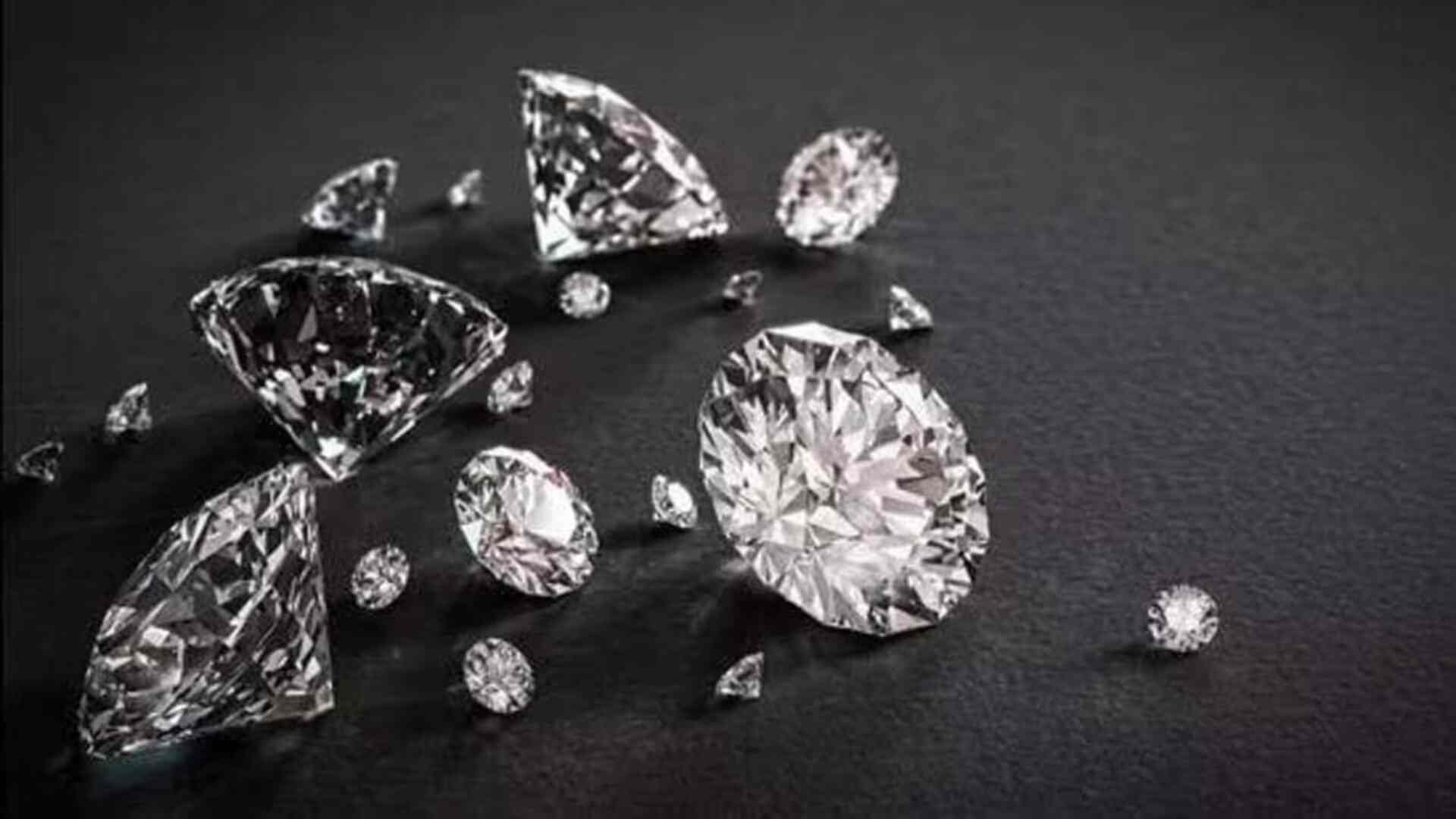 Why The World’s Largest Diamond Firm In Surat Sent 50,000 Workers On A 10-Day Leave