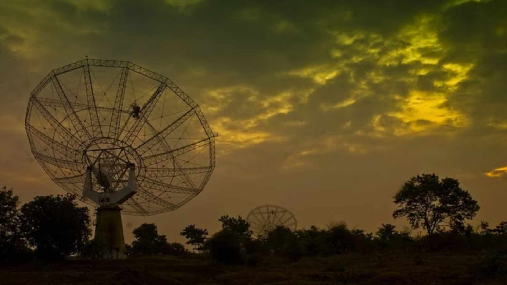 Indian Astronomers Discover 34 New Giant Radio Sources with GMRT: What They Are?