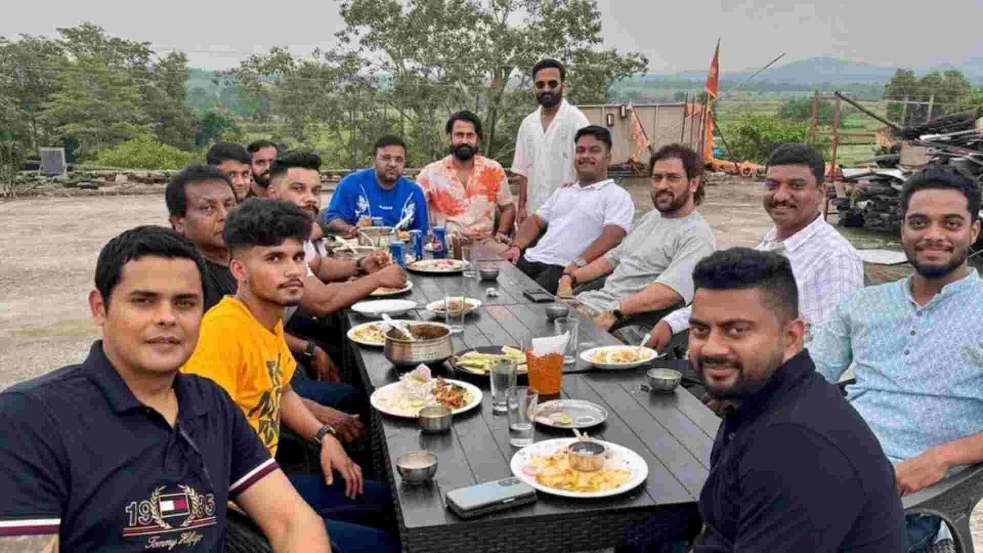 MS Dhoni’s ‘Close Friends’ Lunch At Dhaba Goes Viral – SEE PHOTO