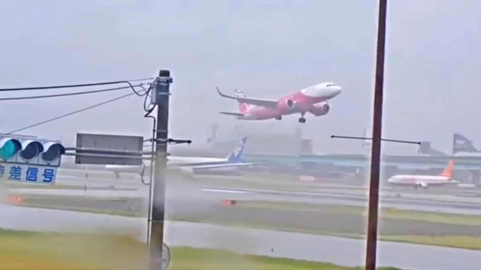 Plane Shakes Violently in Midair