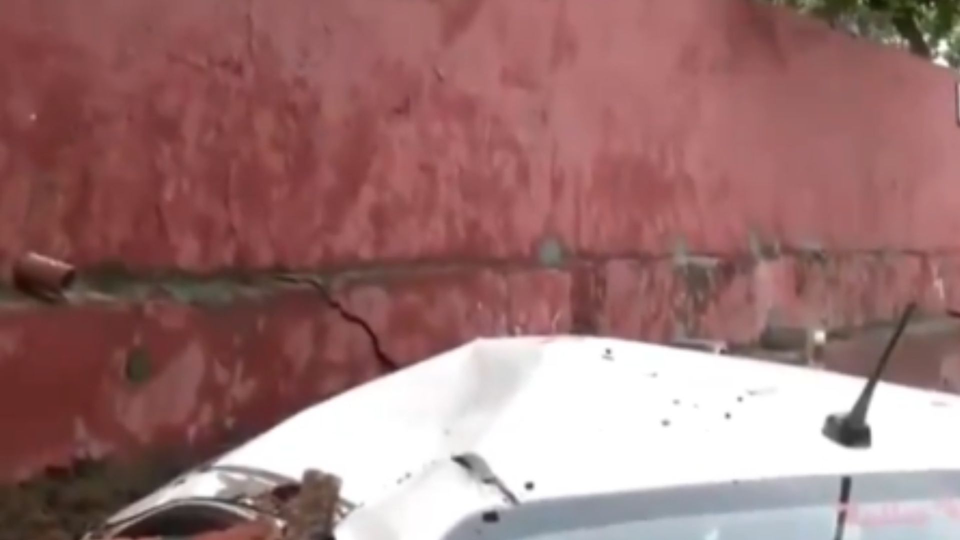 Private School Wall Collapses in Daryaganj Amid Heavy Rain, Damages Vehicles : Watch