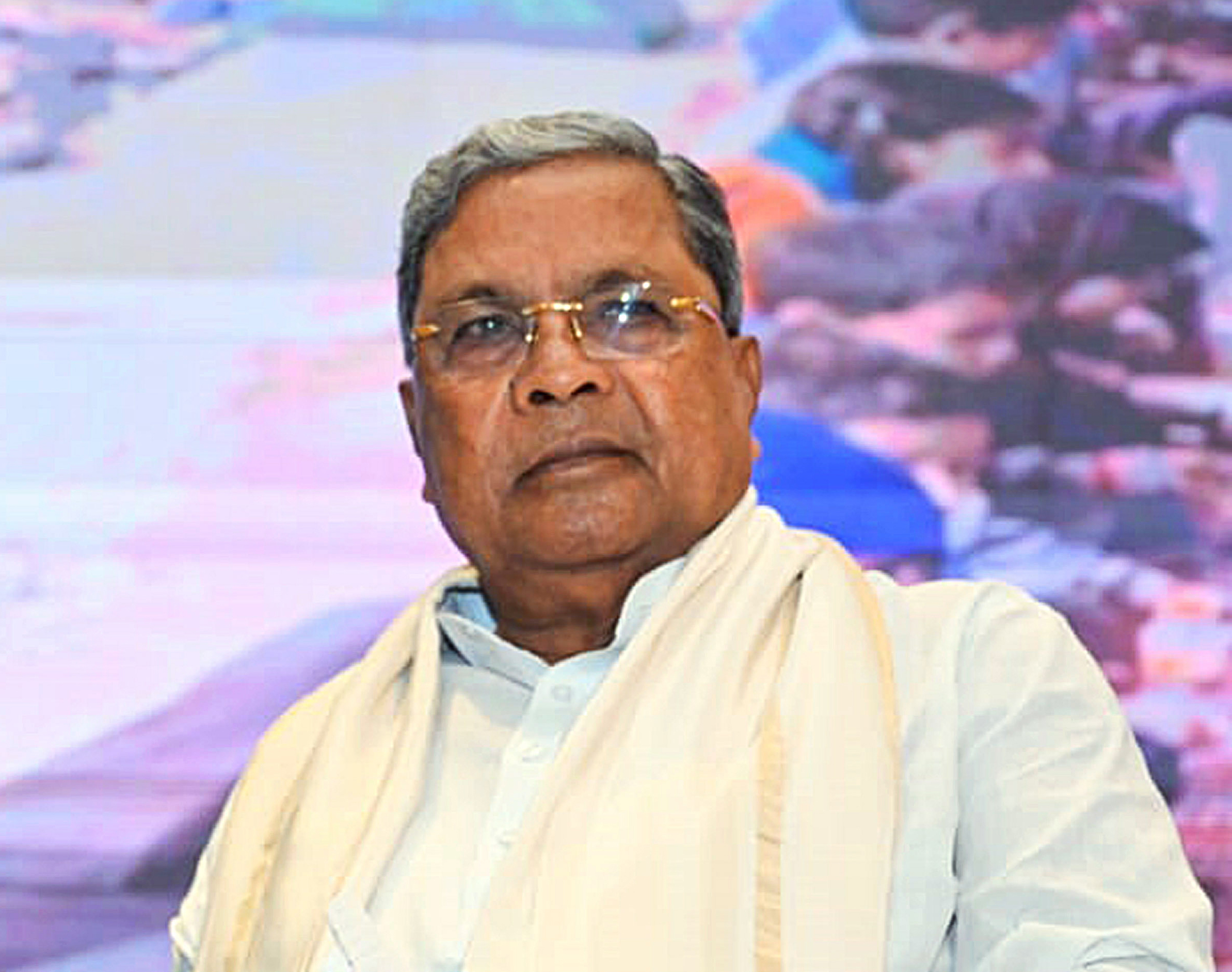 Siddaramaiah emerges stronger after Guv’s prosecution sanction