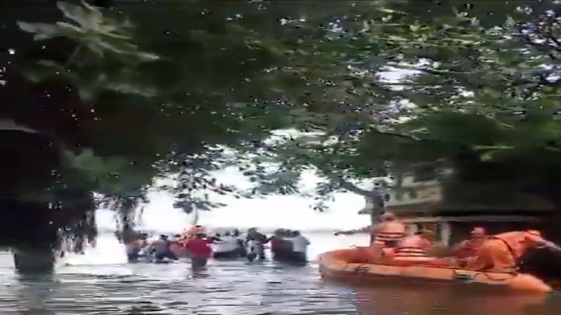 Tractor overturns while crossing the Krishna River near Ichalkaranji in Maharashtra.