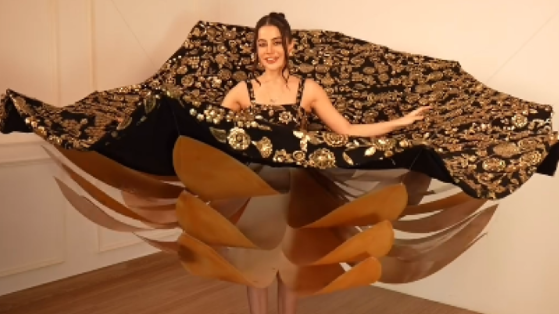 Uorfi Javed’s Stunning 3D Outfit Goes Viral—Watch The Magic Unfold