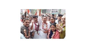 Opposition protest outside parliament against onion price surge