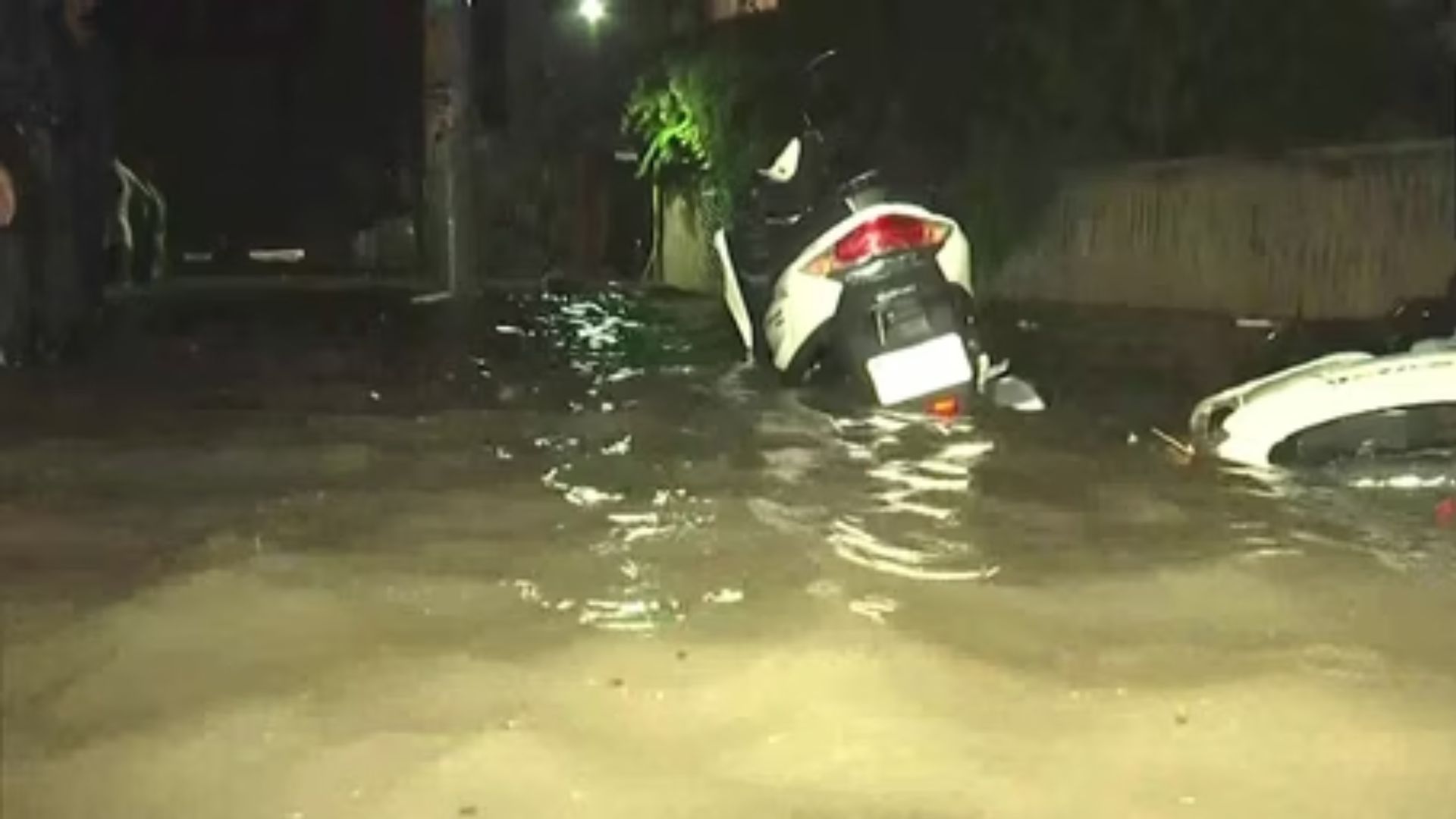 Heavy Rains Cause Chaos in Delhi, Residents Share Flooded Scenes