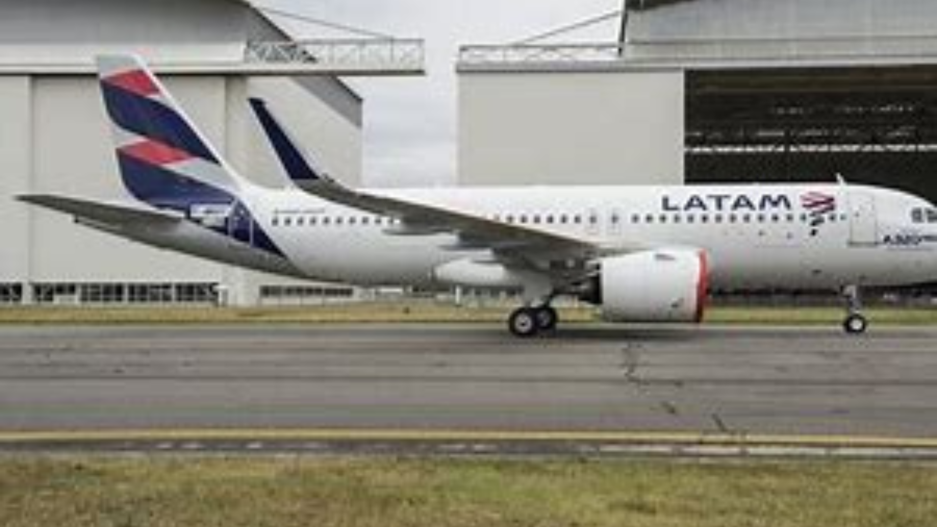 LATAM Airlines Considering Purchase Of Up To 30 Embraer Jets