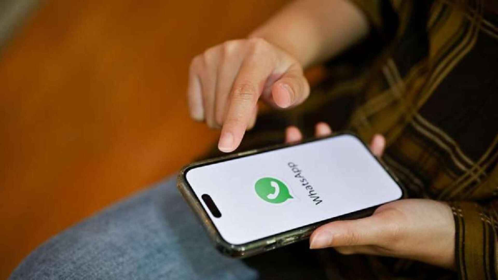 WhatsApp now allows users to make custom sticker