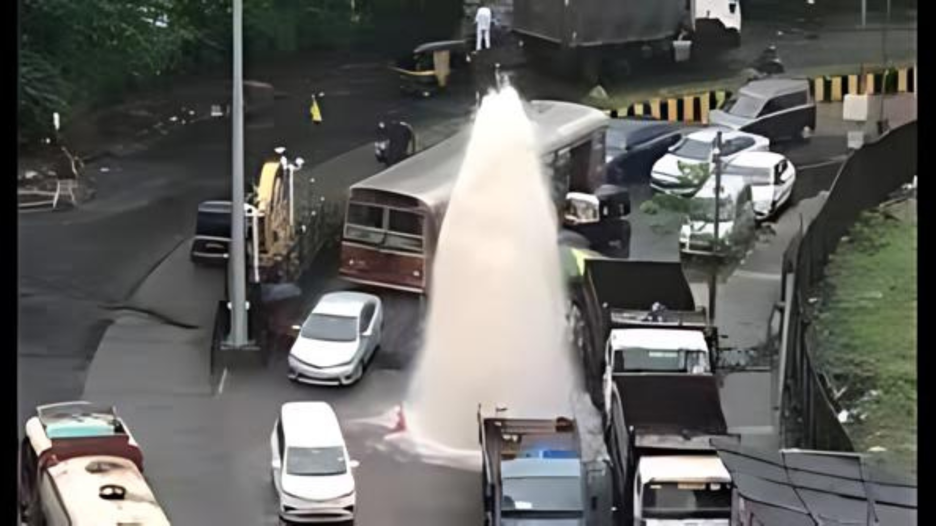 Watch: Mumbai ‘Water Fountain’ Social Media Reacts ‘Abhi Hrithik Roshan Niklega’