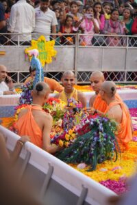 ISKCON DWARKA GEARS UP FOR GRAND ‘BOAT FESTIVAL’ ON RADHASHTAMI