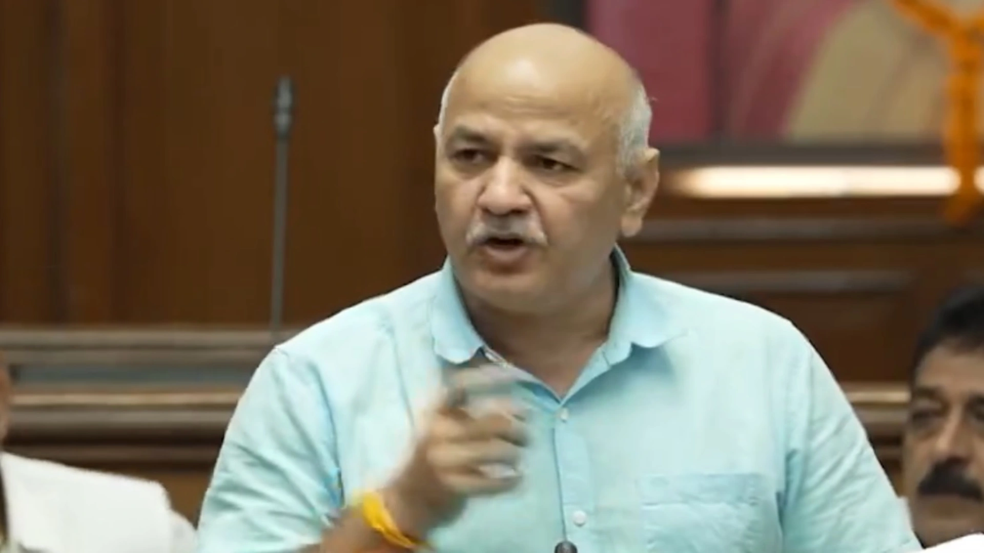 Watch: Manish Sisodia Shifts To His New Villa Goes Viral