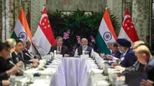 PM Modi Invites Singaporean CEOs to Invest in Varanasi with ‘Agar Paan Khana Hai’ Pitch | Watch