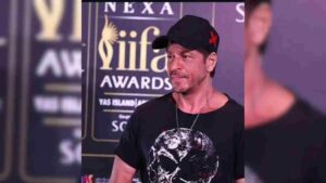 Shah Rukh Khan’s New Short Haircut Breaks The Internet: Fans Say, “Yeh Banda Din Ba Din Jawan Ho Raha Hai”