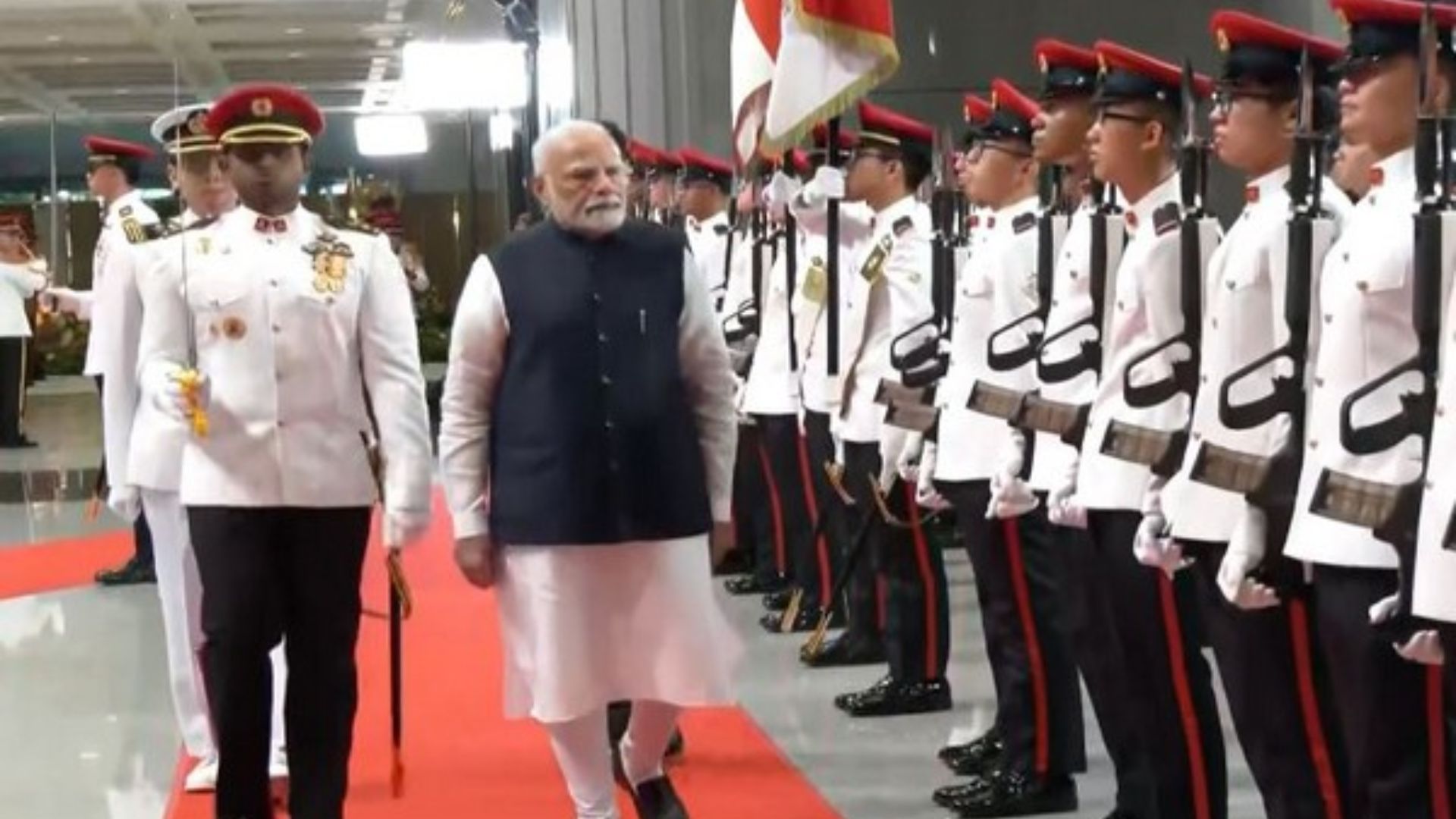 PM Modi Receives Ceremonial Welcome at Singapore’s Parliament House