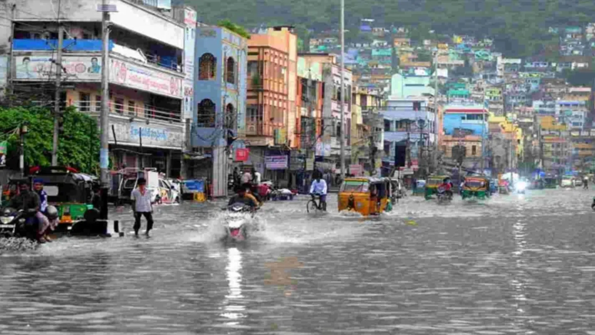 Severe Rainfall Causes Flooding, Damage in Vijayawada; IMD Issues 5-day Warning