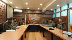 IGP Kashmir holds meeting  to evaluate law and order situation in Srinagar