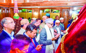 J&K CM pays respects at Charar-i-Sharief on Urs