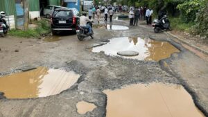 Bengaluru Techie Aims to Create Pothole-Tracking App; Netizens Suggest Creative Name “Potluru”!