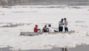 Experts Warn of Harmful Gases Released by Toxic Froth in Yamuna River