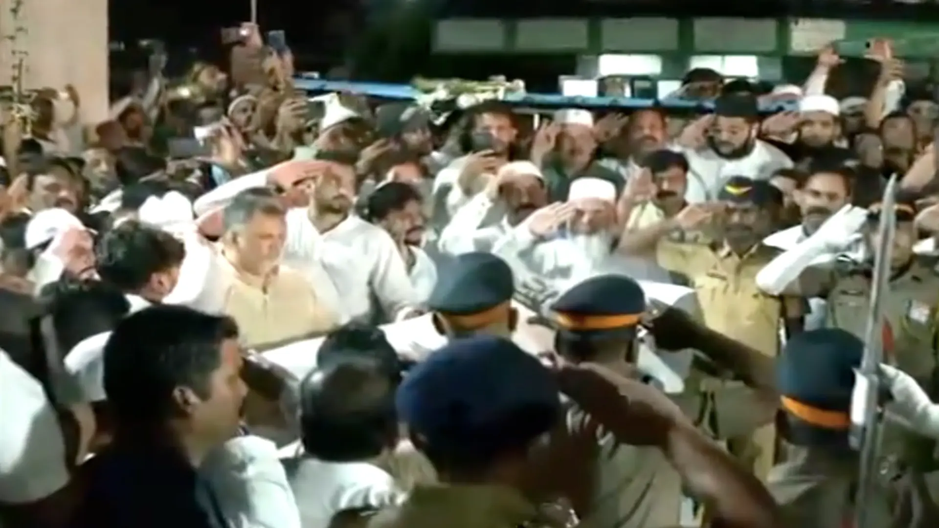 VIDEO| Baba Siddique Laid to Rest With Full State Honours