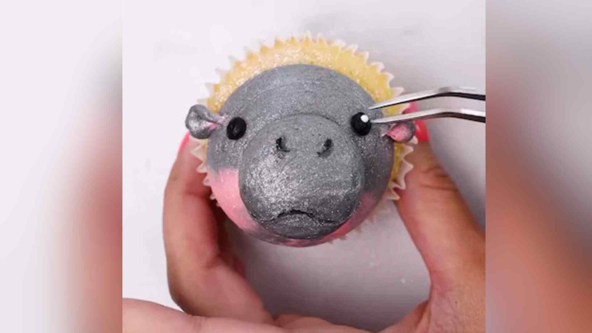 The Shiny Moo Deng-Themed Cupcake Wins Over Internet