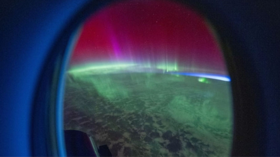 Astronaut Captures Stunning Aurora from Spacecraft : Watch