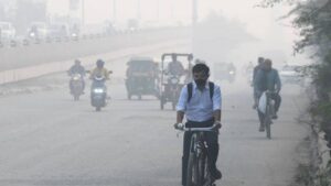 Thick Fog Covers National Capital as AQI Hits 454 in Delhi’s Anand Vihar