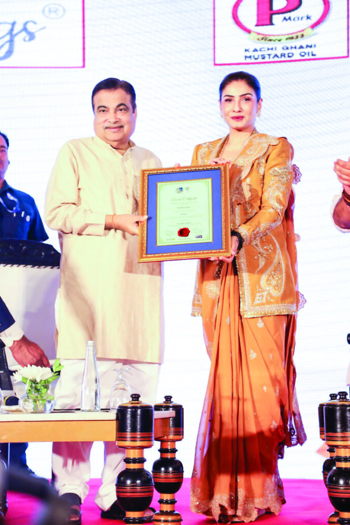 Raveen Tandon with Union Minister Nitin Gadkari at the We Women Want event 