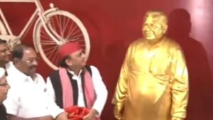 Akhilesh Yadav Honors Mulayam Singh Yadav’s Legacy With Statue Unveiling On Birth Anniversary | Watch