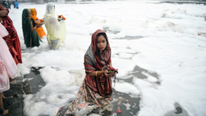 Chhath Puja 2024: Devotees Offer ‘Arghya’ Amid Toxic Foam in Yamuna on Third Day | Video