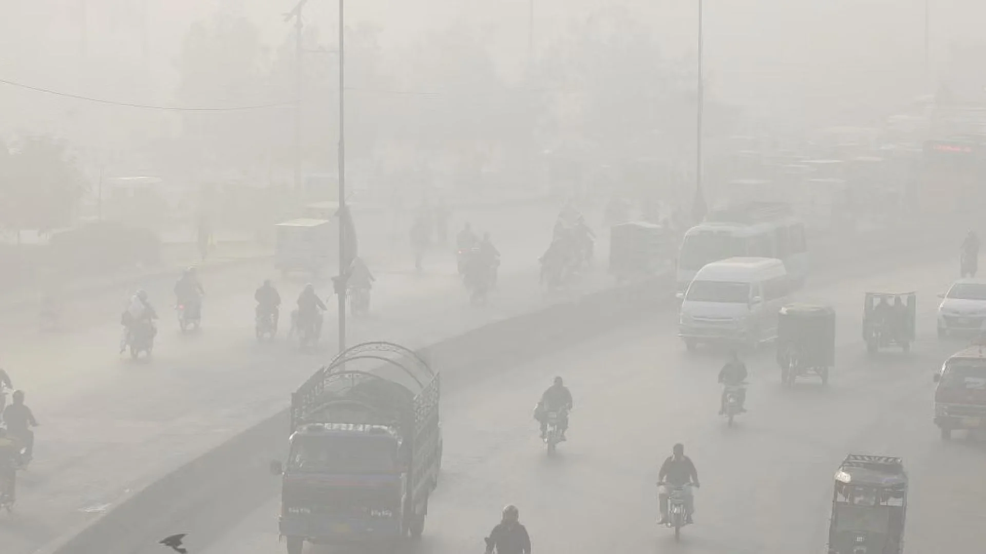 Lahore’s Toxic Smog Forces School Closures As Pollution Hits Record Highs