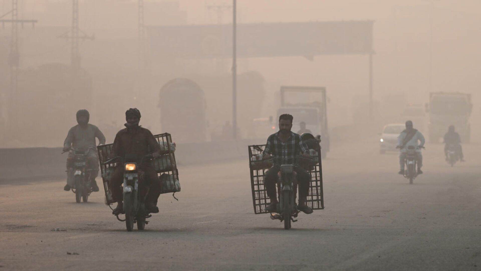 Pakistan: Smog Levels Hit Alarming Heights In Lahore