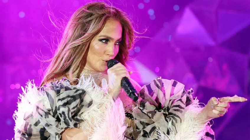 Jennifer Lopez Handles On-Stage Wardrobe Malfunction Like a Pro During Warsaw Concert