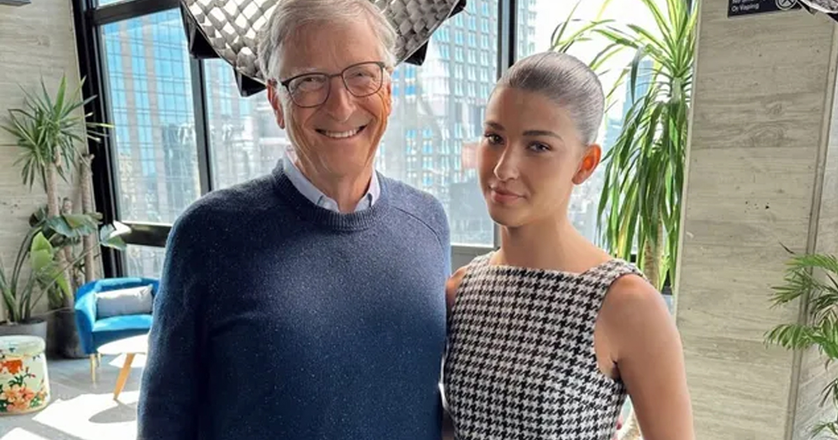 Bill Gates Works Customer Service Shift at Daughter Phoebe’s AI Fashion Startup Phia