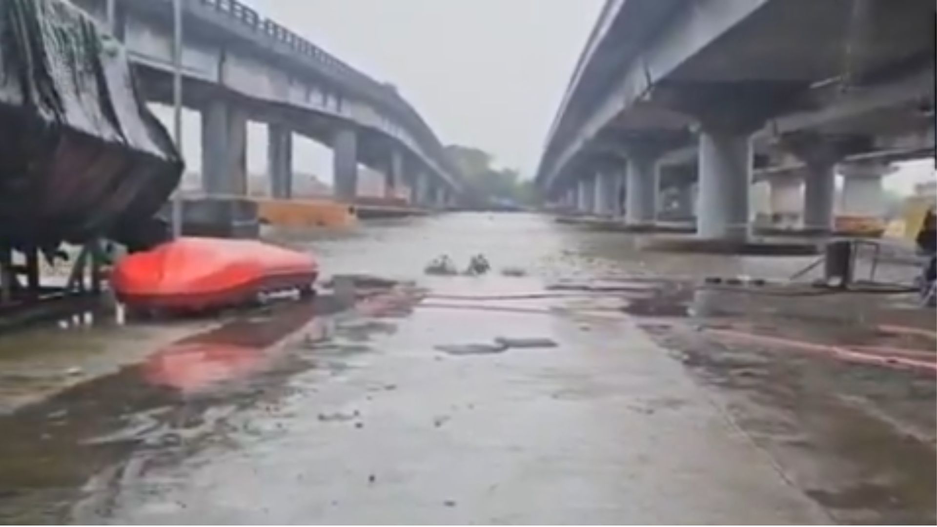 Navi Mumbai Woman Follows Google Maps, Lands in Ditch | WATCH