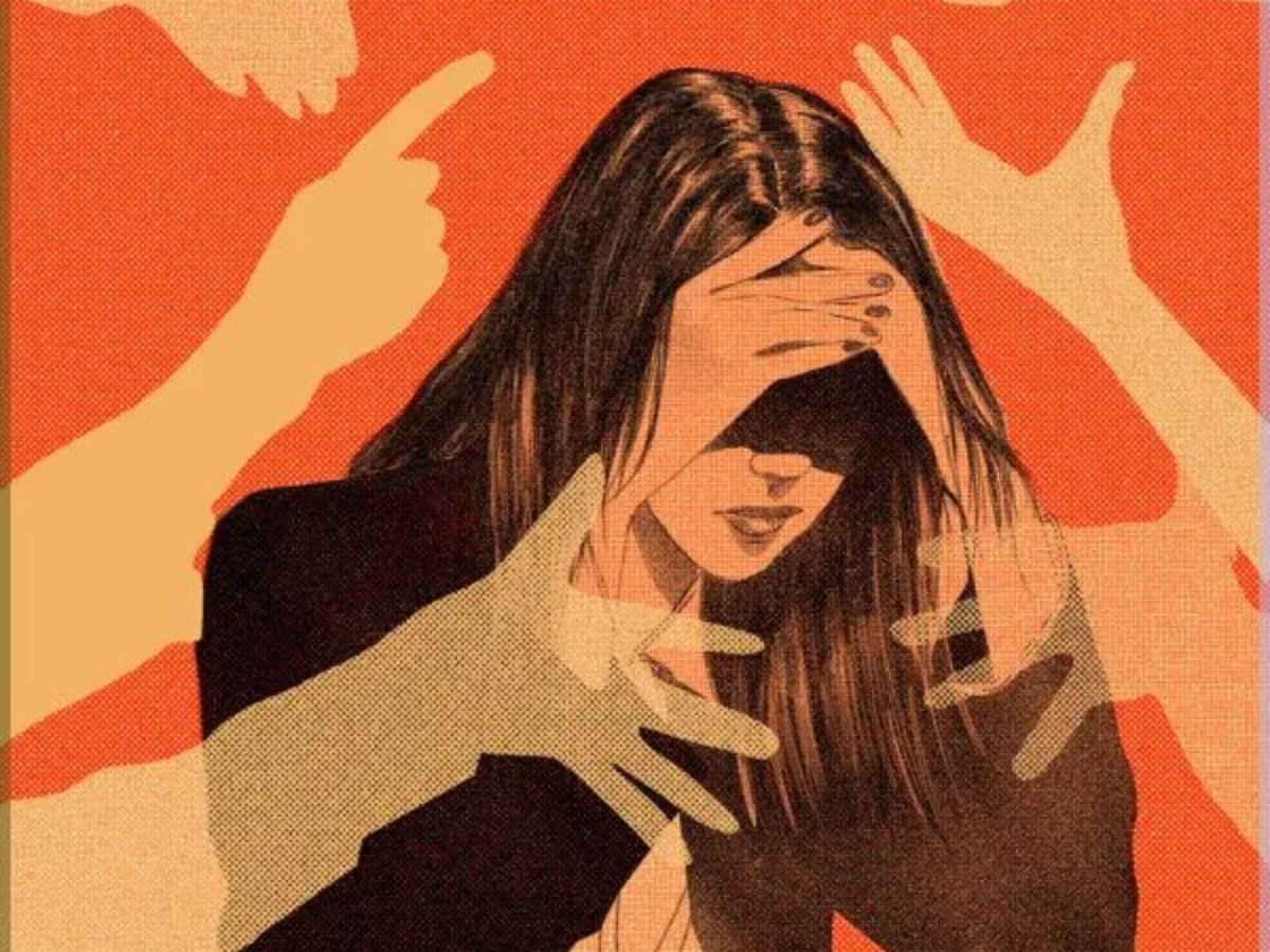 7 Subtle Signs You’re Being Emotionally Manipulated: Surrounded, Yet Unseen - Gallery Image