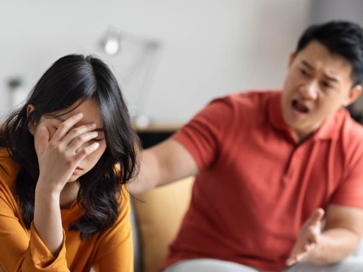 7 Subtle Signs You’re Being Emotionally Manipulated: Surrounded, Yet Unseen