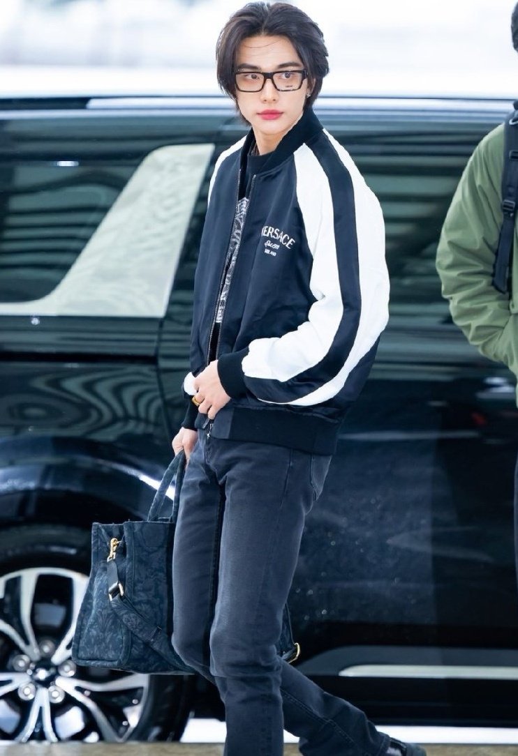 Stray Kids’ Hyunjin arriving at airport - Photo Gallery