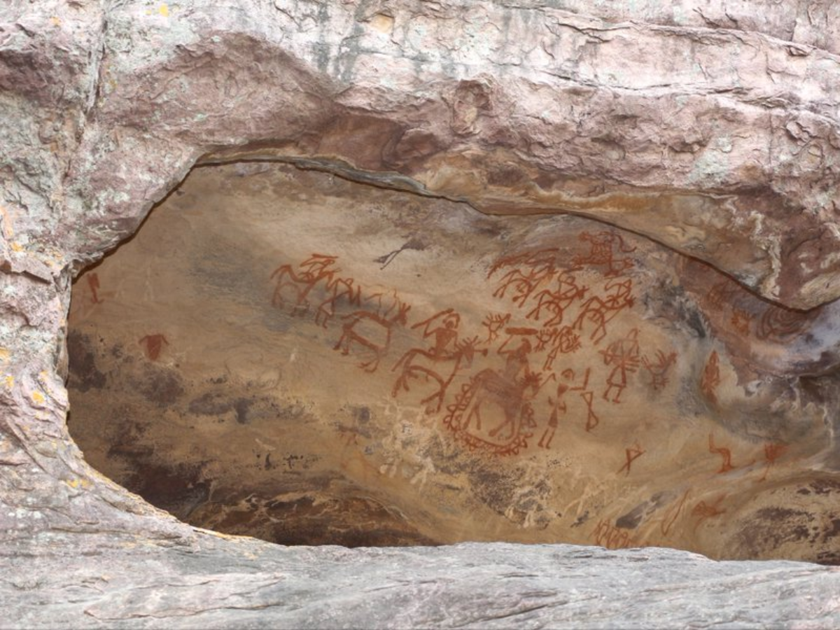 Cave painting from Bhimbetka rock shelters - Photo Gallery