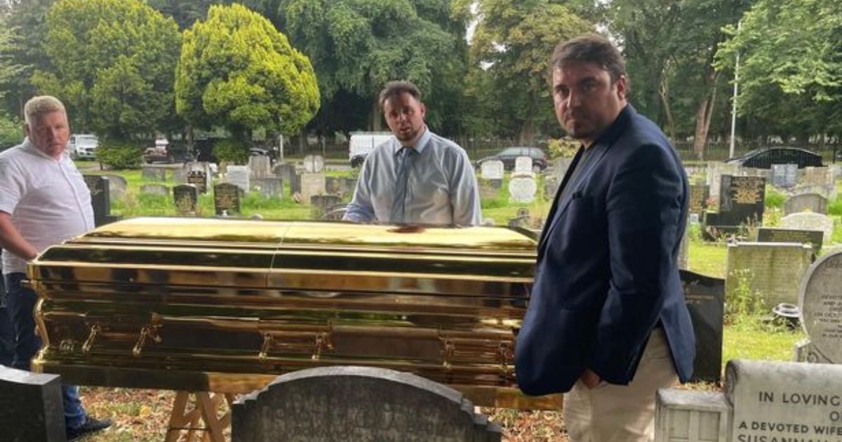 Inside The Golden Coffin: Traveller ‘King’ Frank Thompson’s Lavish Final Journey