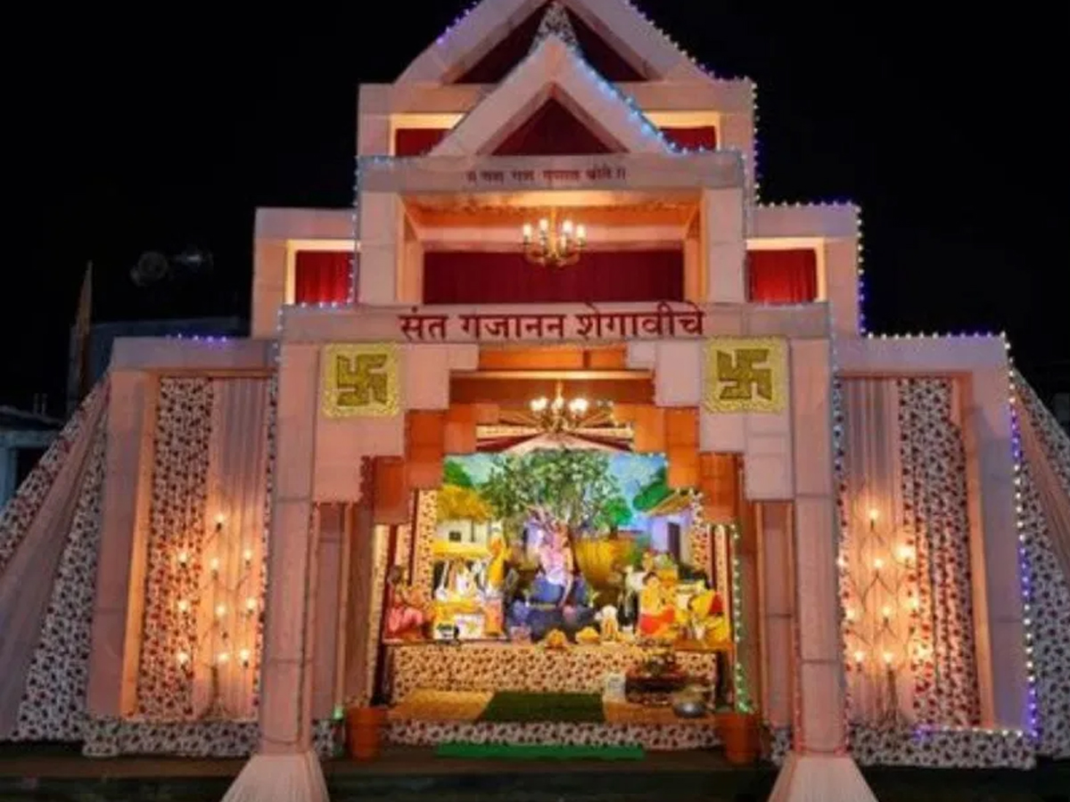 Ganesh idol with backdrop of Maharashtra’s UNESCO heritage forts - Photo Gallery