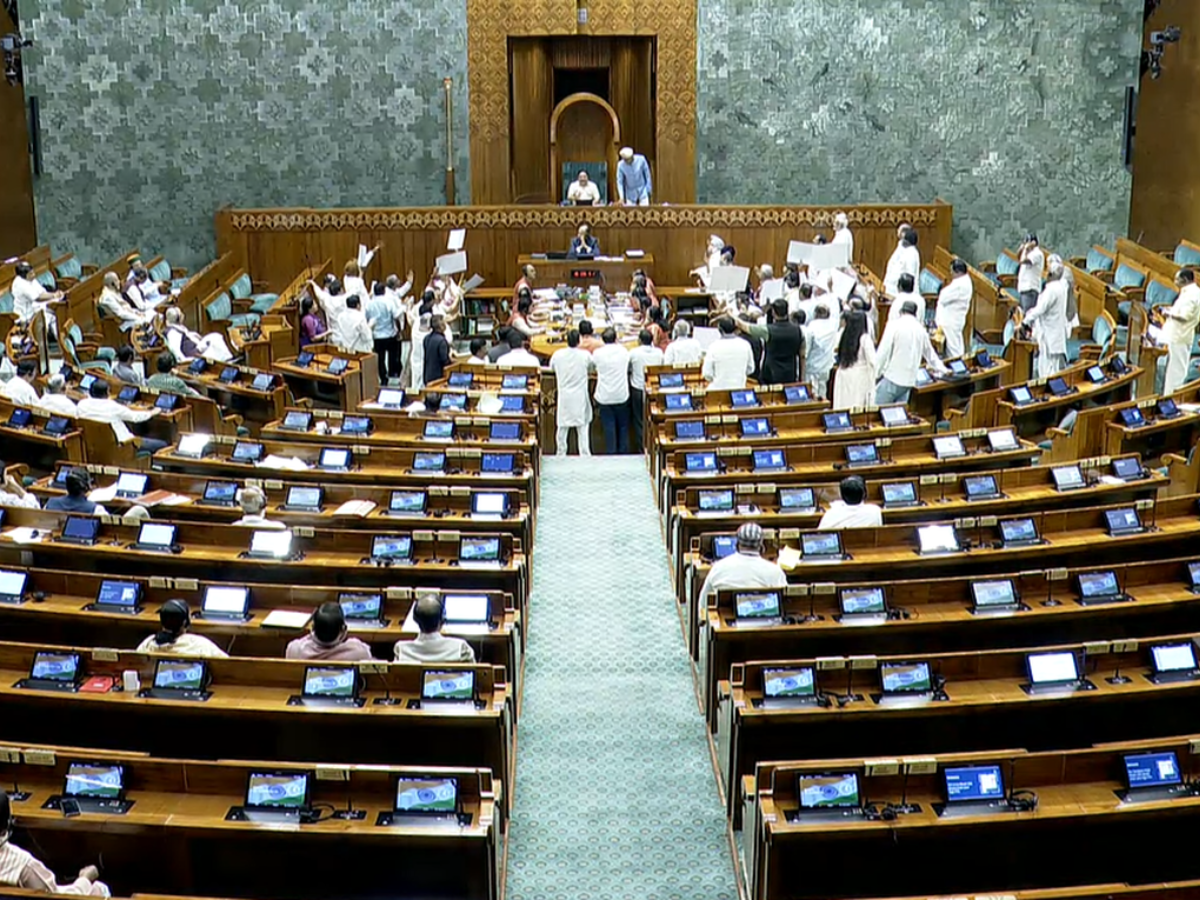 IIM Amendment Bill Passed in Lok Sabha Despite Opposition Uproar