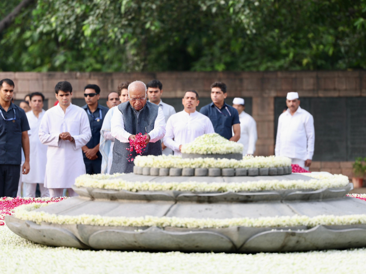 Leader pay Tributes on 81st Birth Anniversary of India’s Youngest Prime Minister Rajiv Gandhi